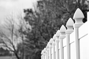 white vinyl fence