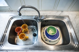 dirty dishes attract cockroaches