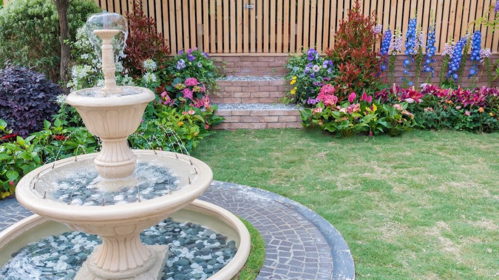 How to Use the Distinctive Qualities of Cast Stone Fountains for Your