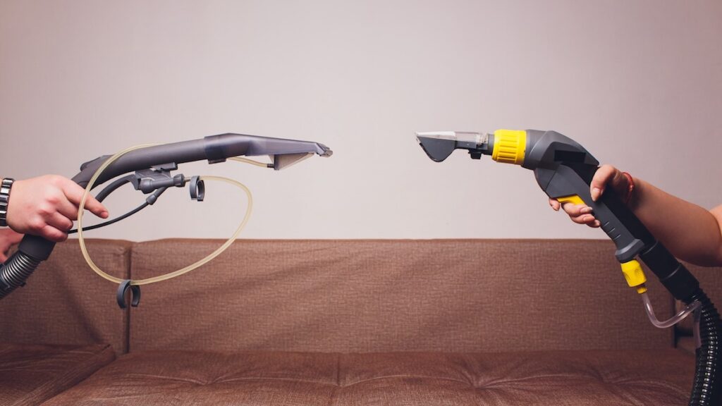 What Are the Differences of Dust Extractors and Regular Vacuums