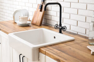 Farmhouse Sinks: DIY Installation Guide with The Pros and Cons